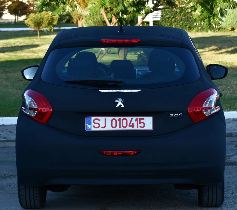 Peugeo 208 1.2 benzina, an 2015 , 112 000 km , rate , livrare, garantie
