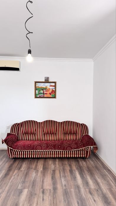 Продается диван  с 2 креслами