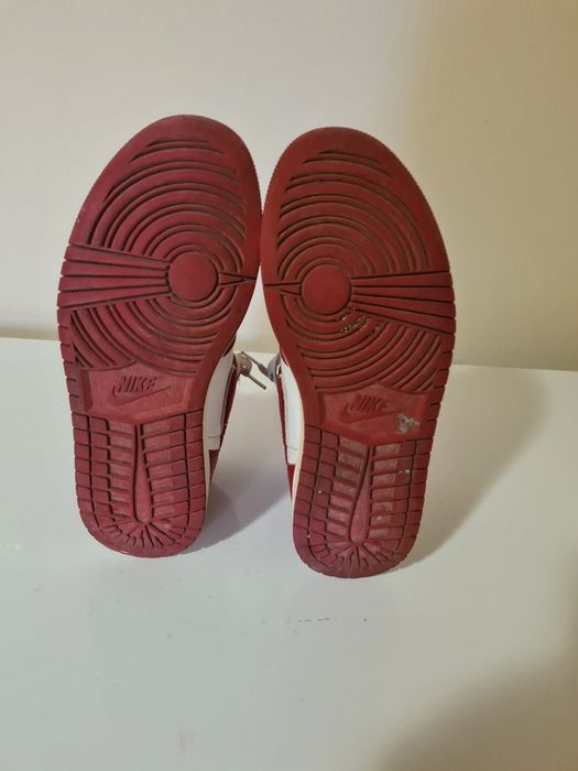 Air Jordan 1 Retro High OG "Varsity Red și  Jordan 1 Mid "Lucky Green"