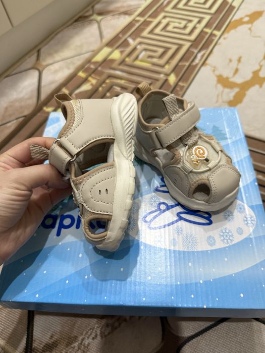 Продам детские сандали кожаные