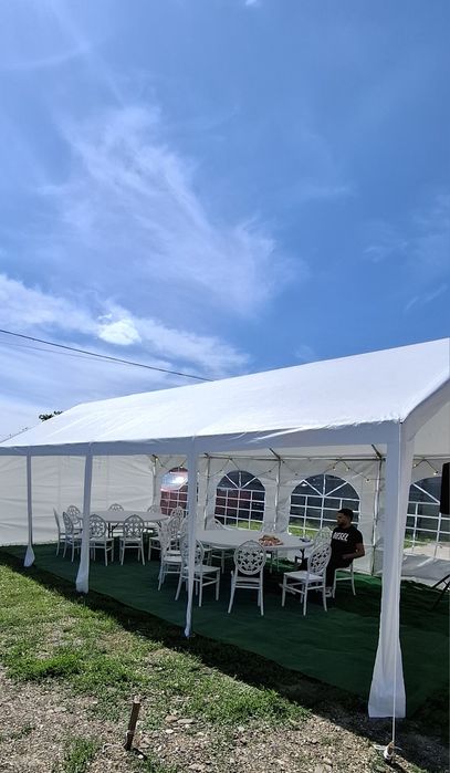 Inchiriez cort si decorațiuni