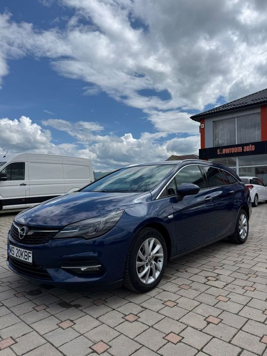 Închiriez Opel Astra 2019