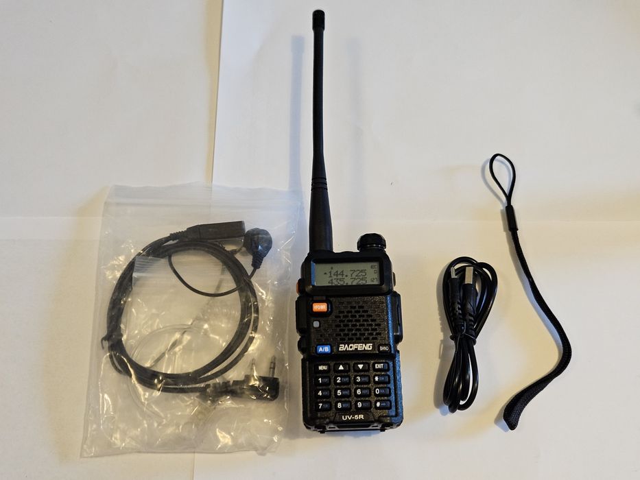 Stație Radio Walkie-Talkie Baofeng UV-5R – Încărcare USB-C & Cască Handsfree