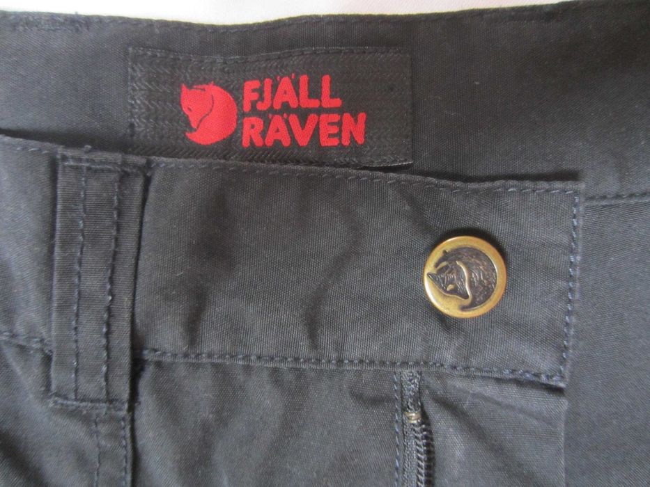 Pantalon bermude Fjall Raven, masura 40, material G-1000(65%polyester+35%bumbac), culoare neagra, stare f. buna (simbolul de pe crac este usor uzat)