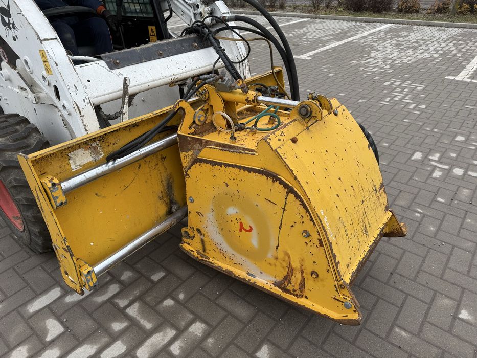 De inchiriat freza de asfalt instalat pe incarcator Bobcat