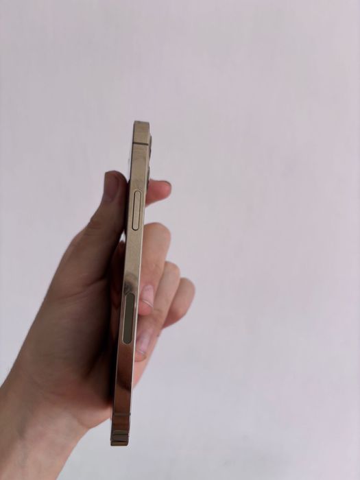 Айфон 12 про.