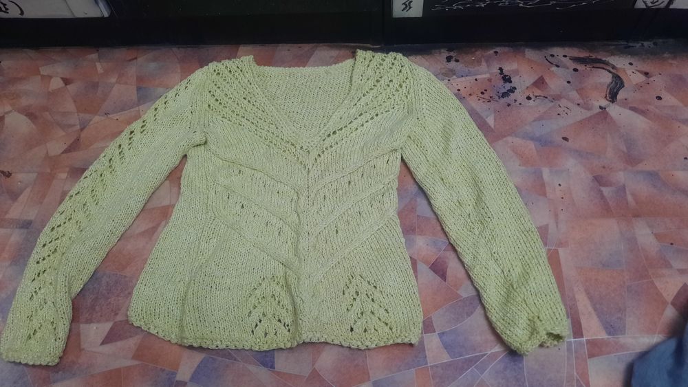 отдам свитера, кофточки дешево