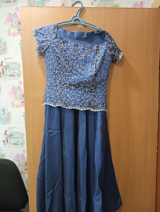 Два топика и юбка.