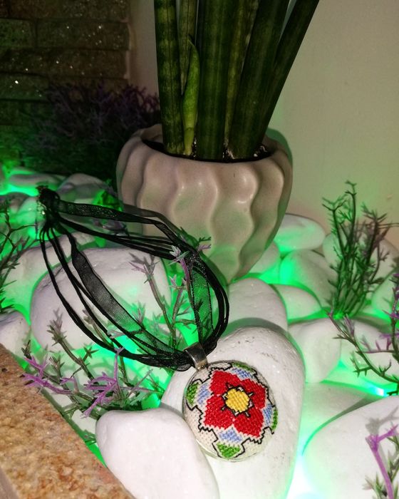 Ръчно избродирани медальони
