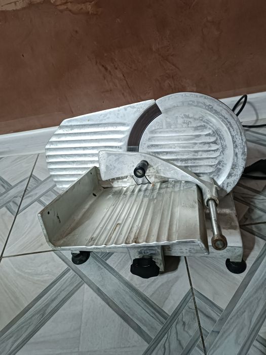 Продам слайсер .