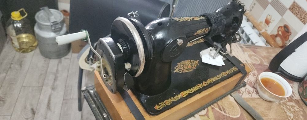 Продам швейную машинку