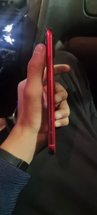 iPhone 11 красный