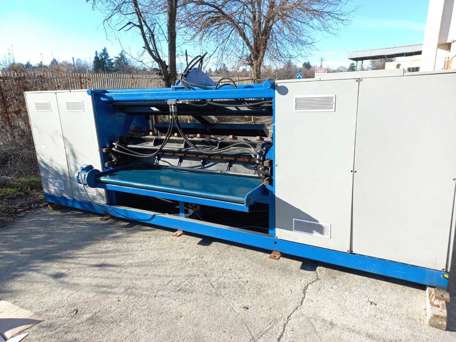 Нова машина за развиване на фурнир Украинска