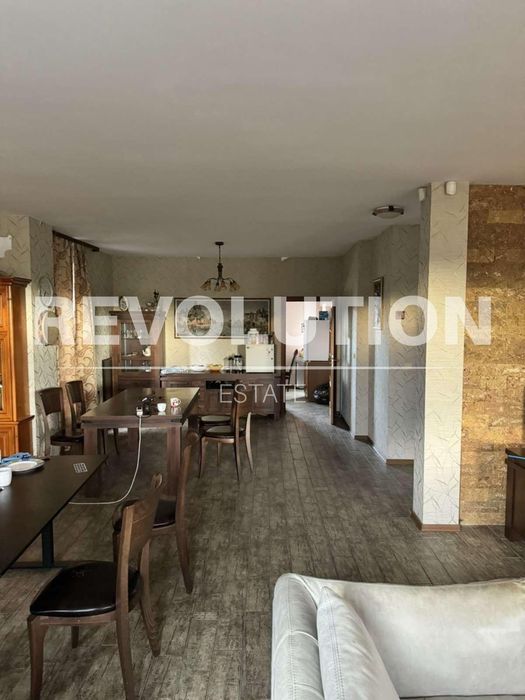 Дава се под наем Къща в с. Близнаци, Област Варна - 600 кв.м за 2343.96 € - Снимка #2