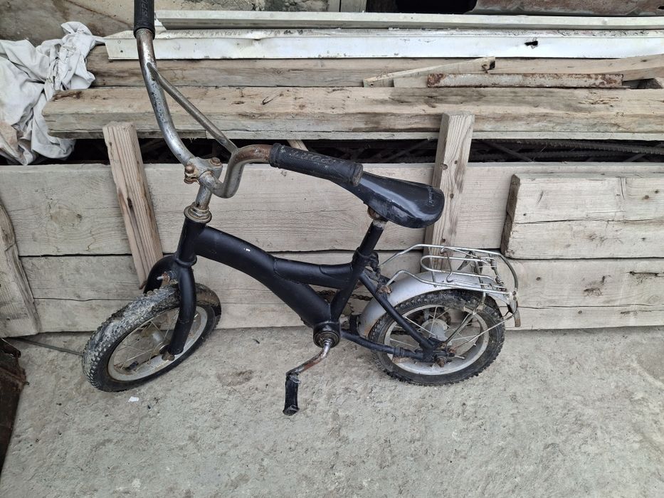 Kichkina velosiped sotiladi