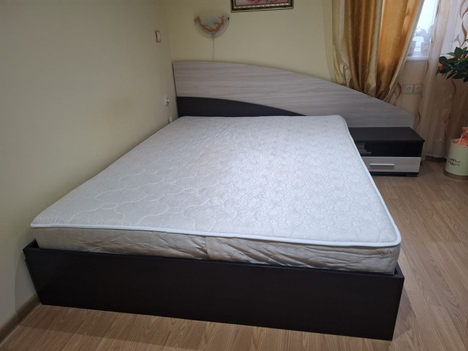 Продавам спалня,малко използвана.Размер на матрак 150/200