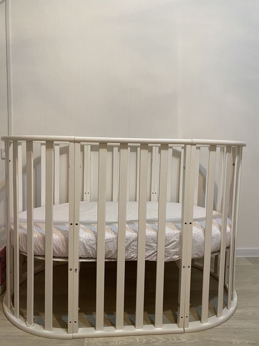 Продам - кроватка детская белая