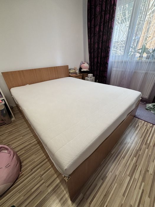 Pat 160/200 cu saltea si noptiere