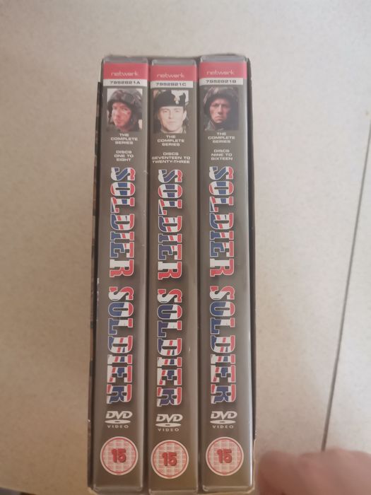 Флашка 32 ГБ, Bluetooth колонка, DVD дискове Soldier