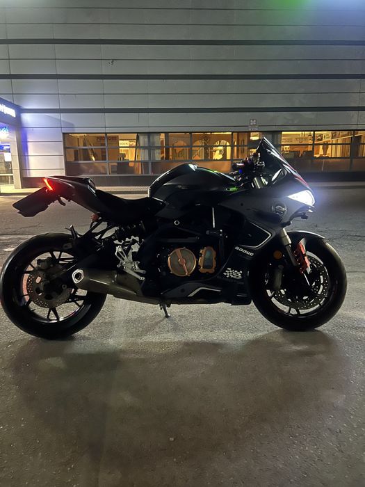 Спорт-байк  мотоцикл