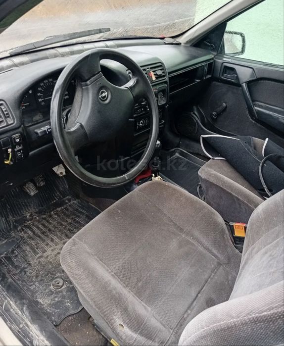 Opel Vectra 1991 жылғы