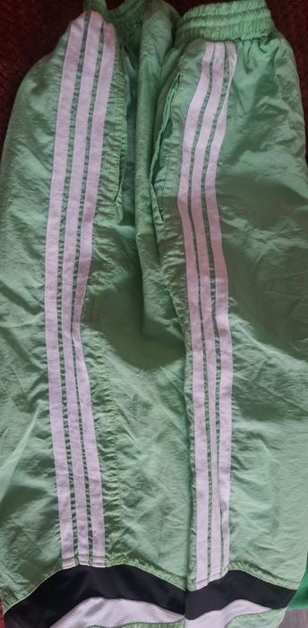 Pantaloni trei sferturi