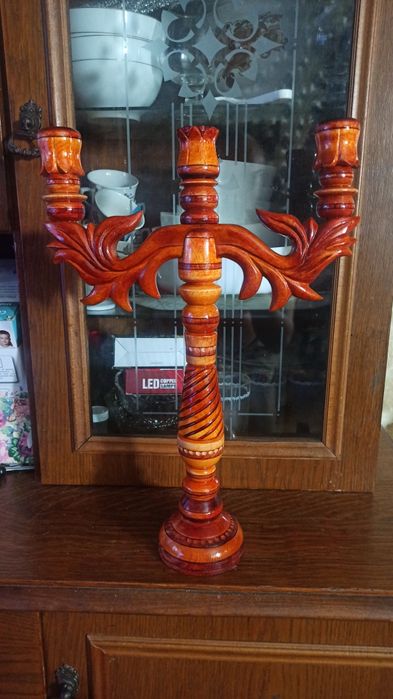 Подсвечники резные