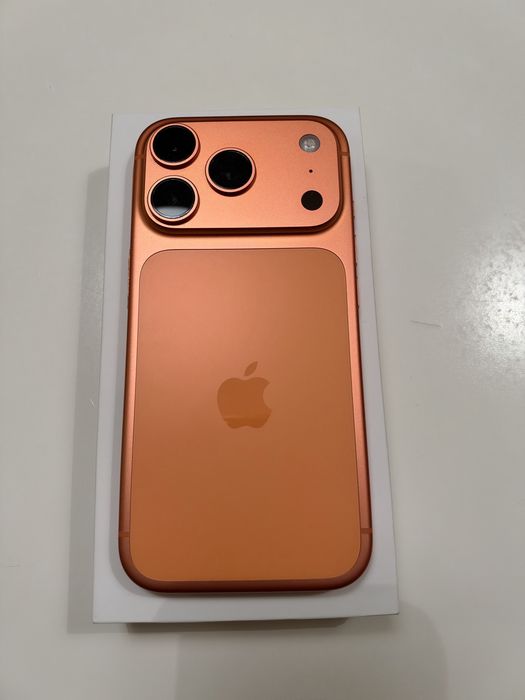iPhone 17 Pro Cosmic Orange 256 GB Neverlocked