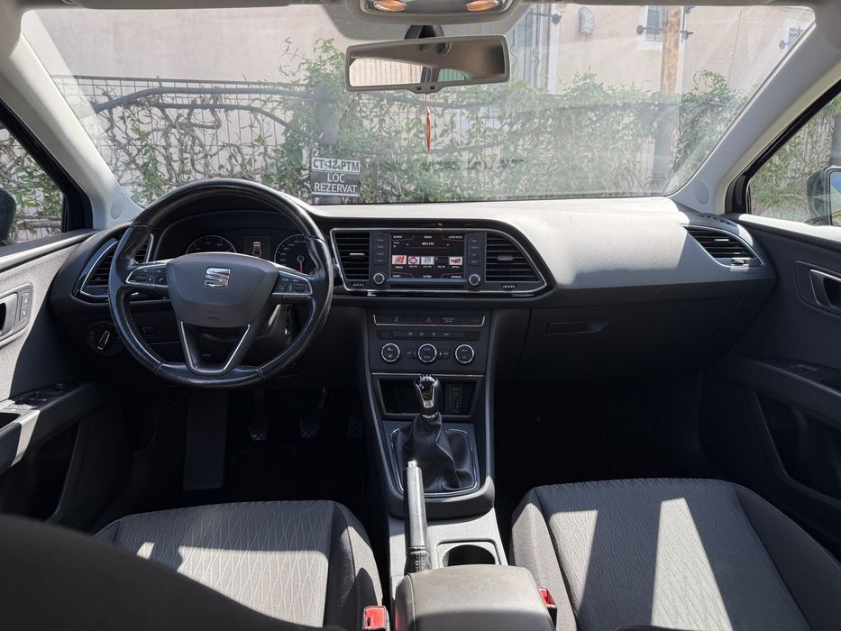 Inchiriere auto Seat Leon/Opel Ampera