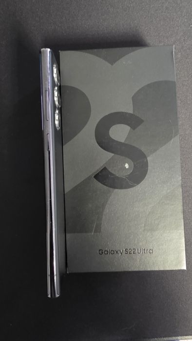 Продавам Samsung S22 Ultra 256