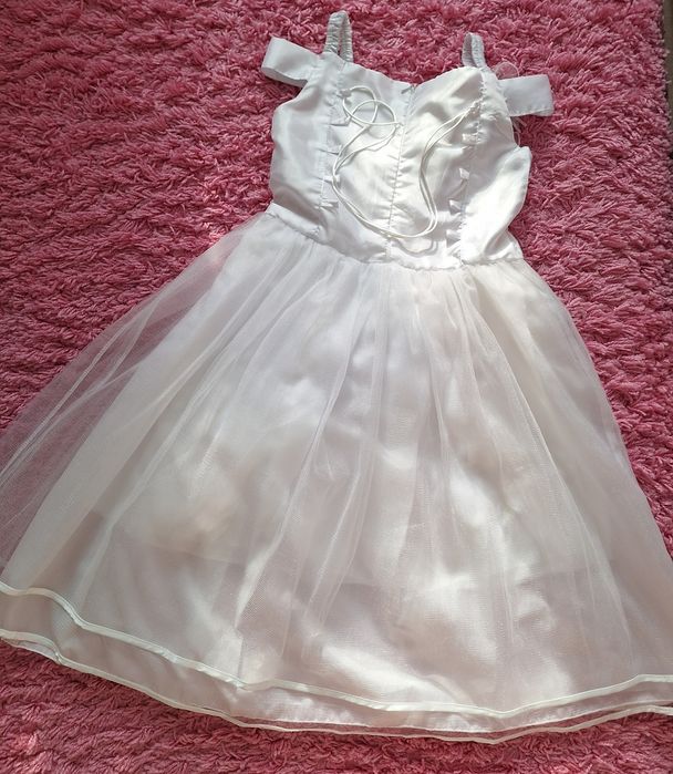 Нарядное белое платье для девочки