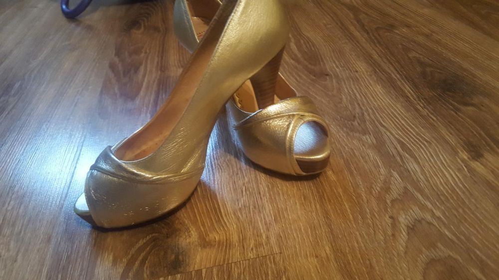 Pantofi piele deosebiti