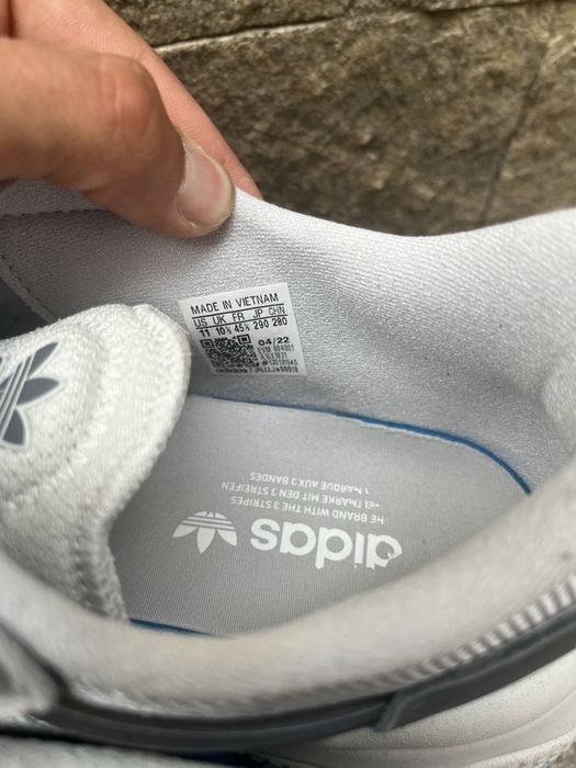 Adidas Ozweego.