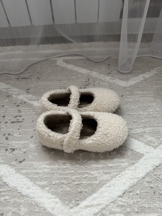 Туфли на девочку, белая шубка на девочку