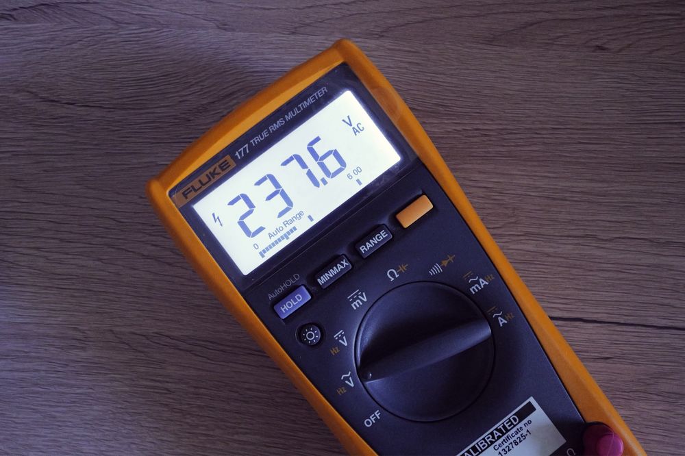 Multimetru Fluke 177 True RMS profesional USA folie pe display originala Electronist Electrician digital