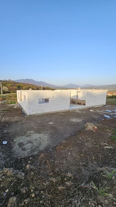 Urgent casă de vânzare in construcție