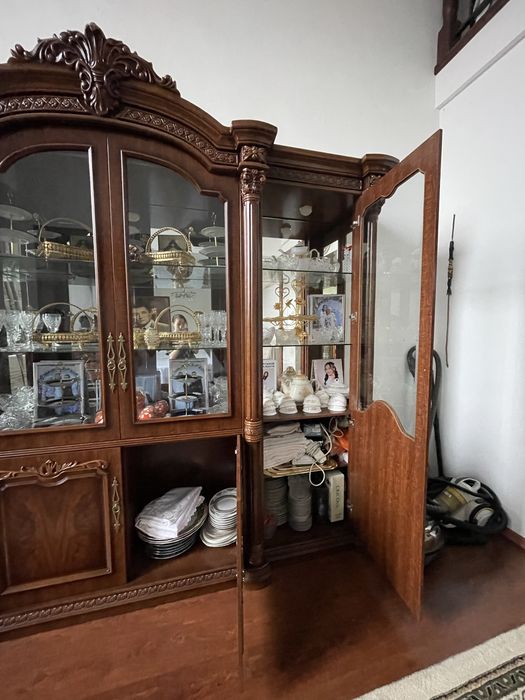 Продам сервант горка новый