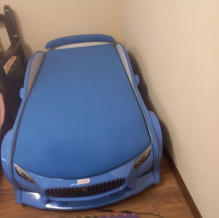 Детская кровать машинка