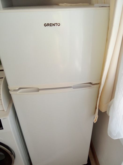 Продавам хладилник Grento