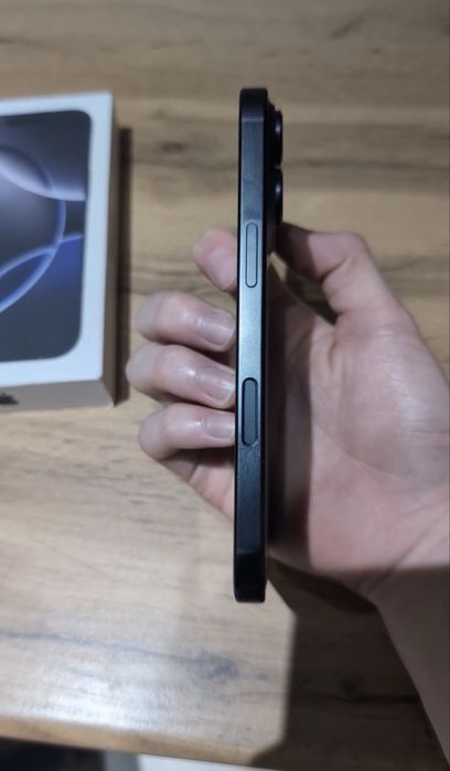 Iphone 16 pro продам