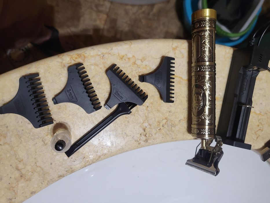 Професионален тример KES 700-за коса и брада