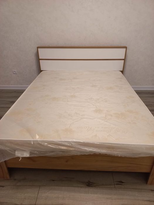 Продам кровать двухспальную