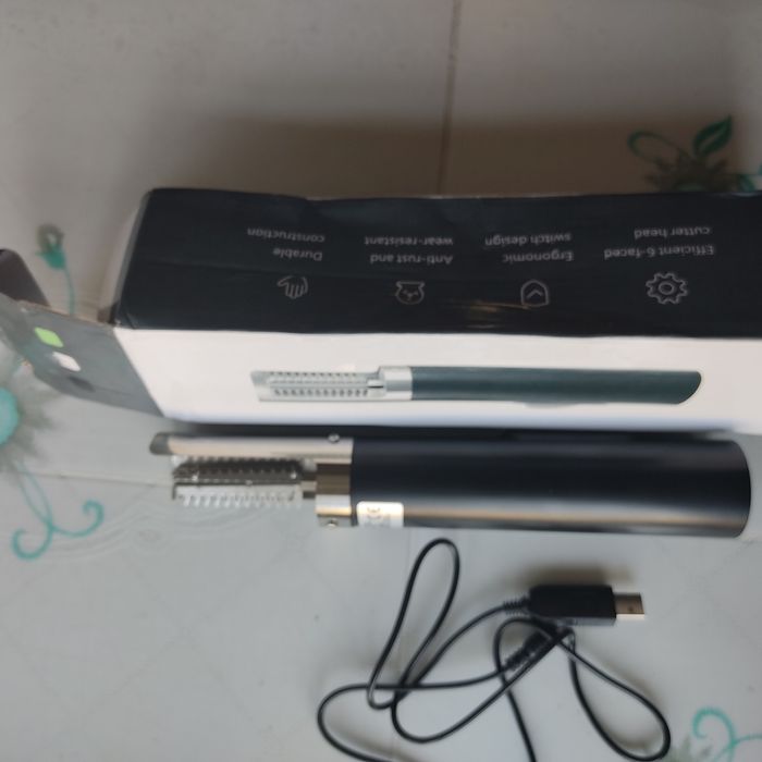 Инструмент для чистки чешуи у рыбы.