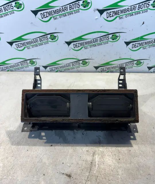 Grila ventilatie bord centru Renault Megane 2003 1.9 dCi MT (120 hp)