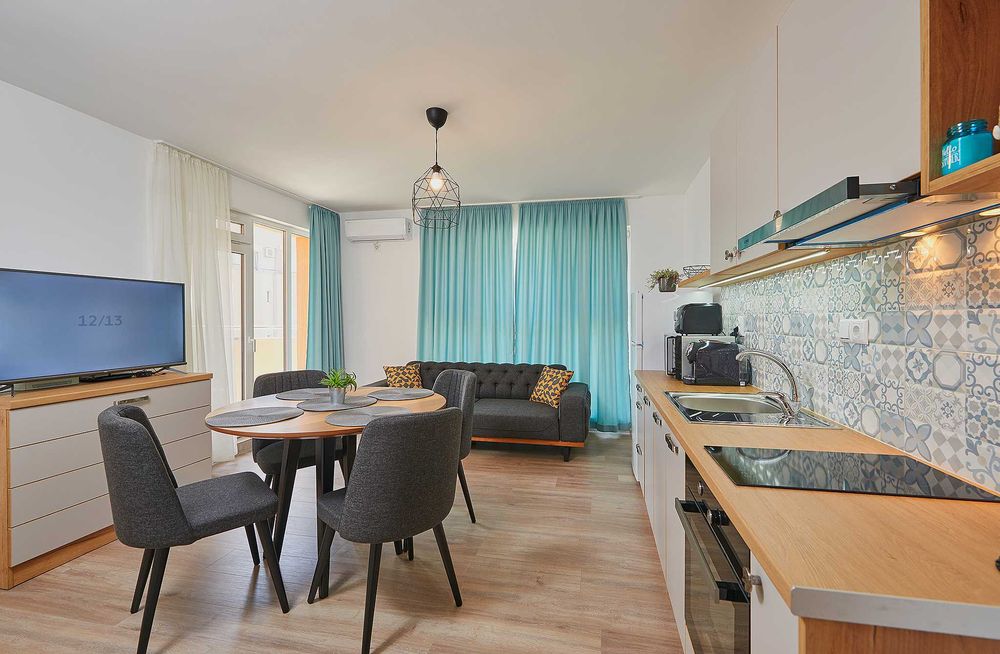 Елегантен многостаен апартамент в топ център на Поморие