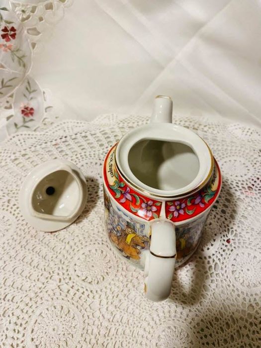 порцеланов чайник