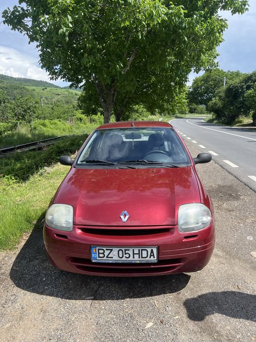 RENAULT Clio 2004