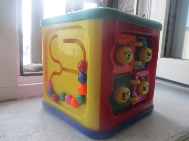 Продам детскую игрушку Уникуб чемоданчик