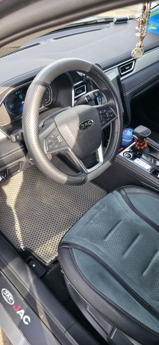 Продам  JAC j7..