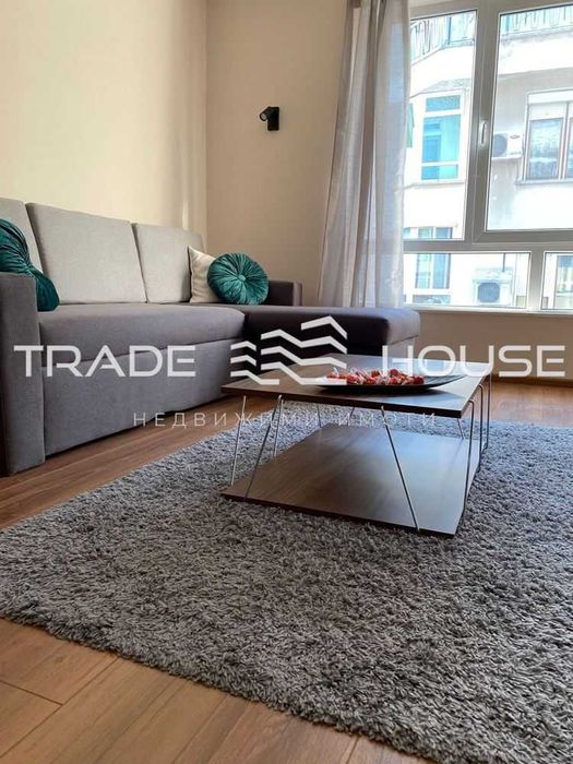 Дава се под наем Двустаен апартамент в Пловдив, Център - 75 кв.м за 425 € - Снимка #1